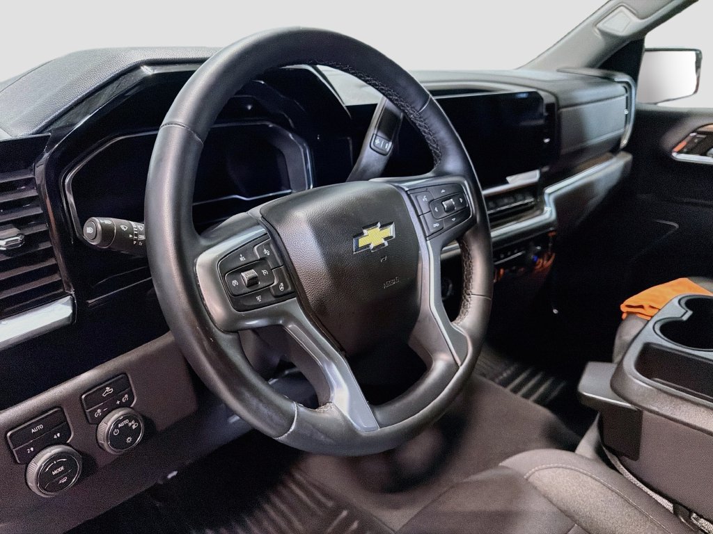 Used 2023 Chevrolet Silverado 1500 LT AWD/4WD image 11
