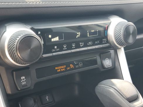 Used 2020 Toyota RAV4 LE w/ All Weather Liner Package AWD/4WD image 29