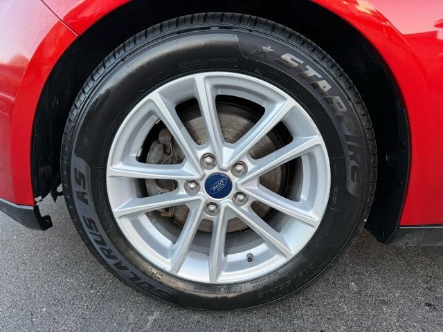 Used 2018 Ford Focus SE w/ Cold Weather Package FWD image 24