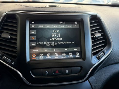 Used 2021 Jeep Cherokee Latitude Lux w/ Comfort/Convenience Group image 10