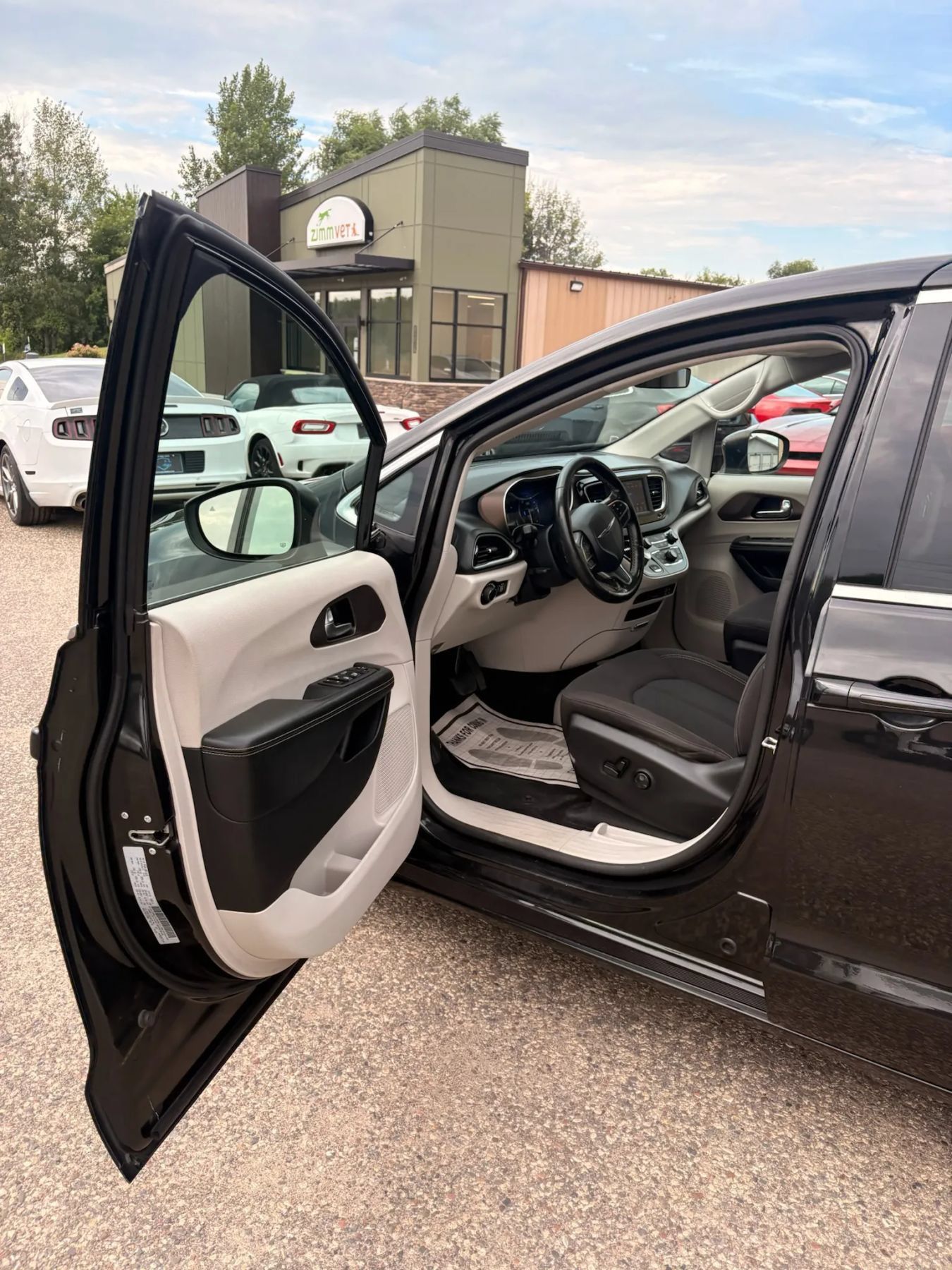 Used 2020 Chrysler Voyager LX w/ Cold Weather Group FWD image 14