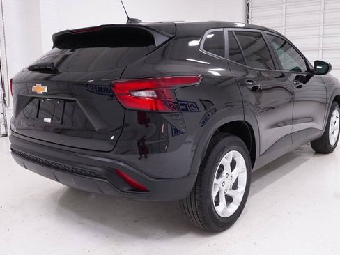Used 2026 Chevrolet Trax LS w/ LS Convenience Package FWD image 28