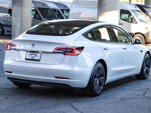 Used 2021 Tesla Model 3 Standard Range Plus image 4