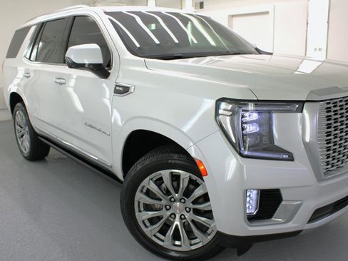 Used 2021 GMC Yukon Denali w/ Denali Premium Package image 14
