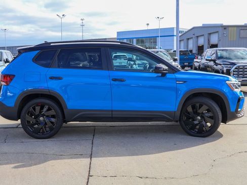 Used 2024 Volkswagen Taos SE image 21