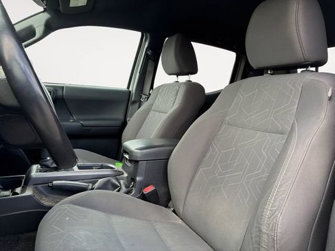 Used 2017 Toyota Tacoma TRD Sport w/ Tow Package (A/T) AWD/4WD image 9