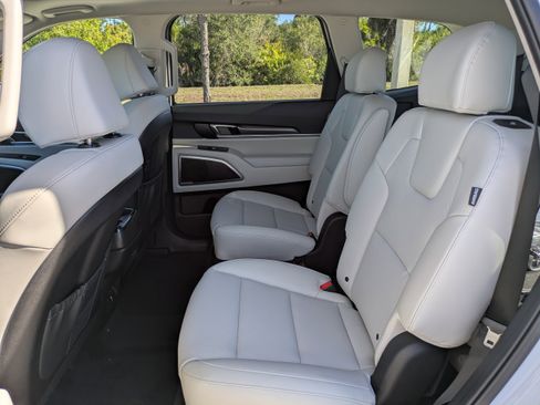 New 2025 Kia Telluride S image 17