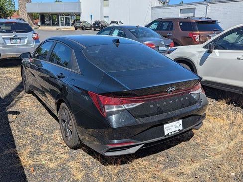 Used 2021 Hyundai Elantra SEL FWD image 2