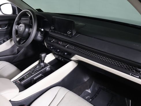 Used 2025 Honda Accord LX image 22
