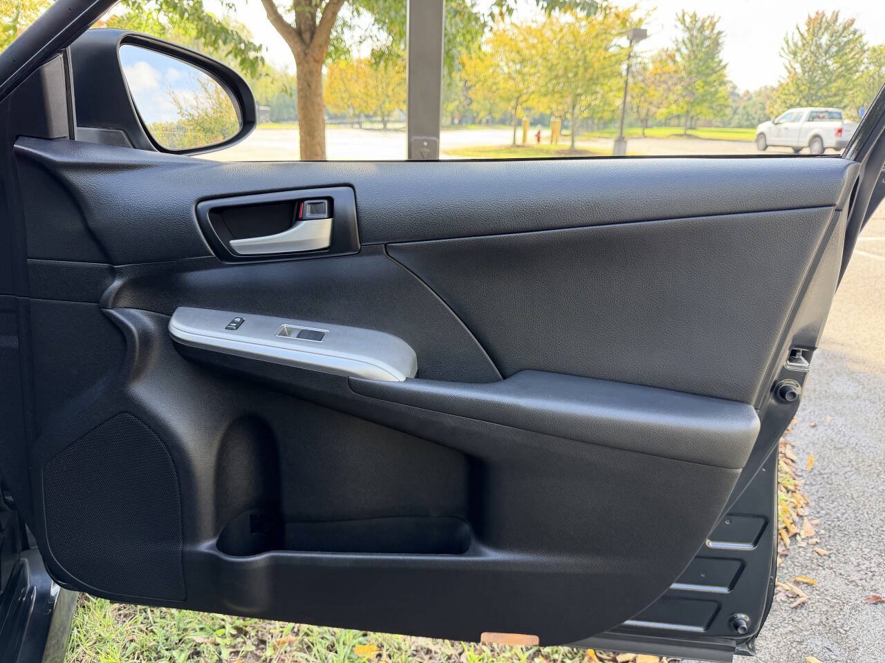 Used 2012 Toyota Camry SE w/ Leather Pkg FWD image 25