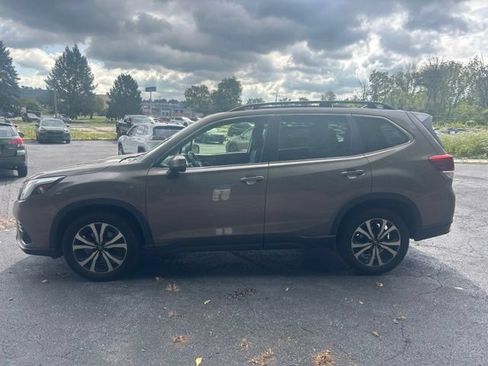 Used 2023 Subaru Forester Limited AWD/4WD image 6