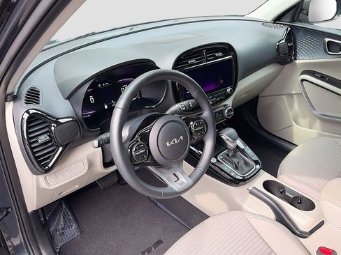 Used 2025 Kia Soul EX FWD image 9