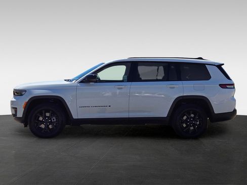 Used 2025 Jeep Grand Cherokee L Altitude image 7