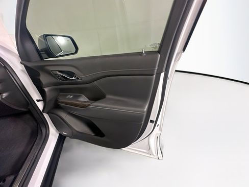 Used 2022 GMC Acadia Denali FWD image 33