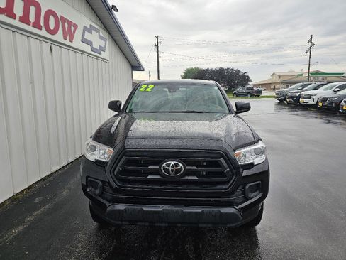 Used 2022 Toyota Tacoma SR image 3