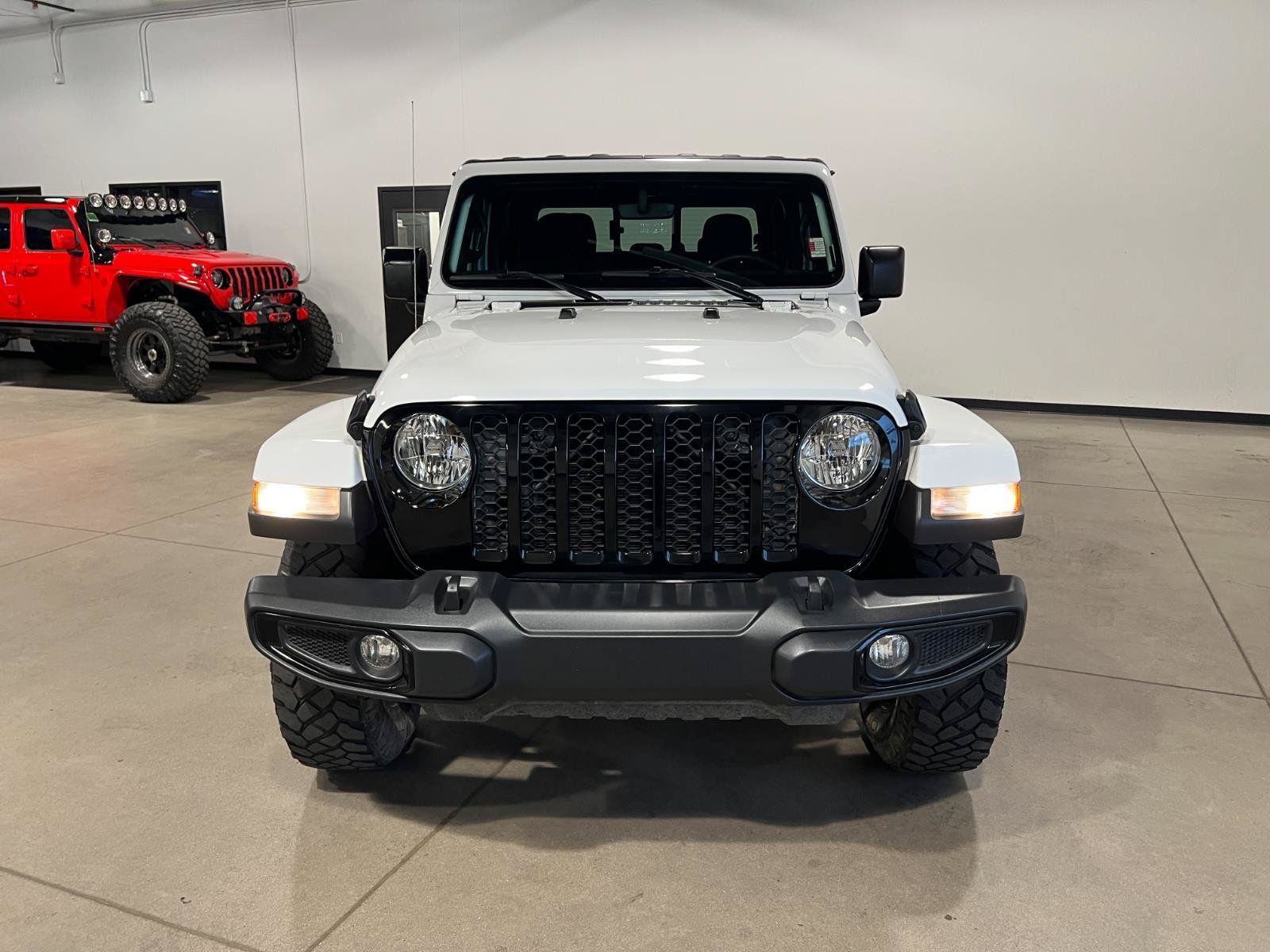 Used 2023 Jeep Gladiator Sport AWD/4WD image 8