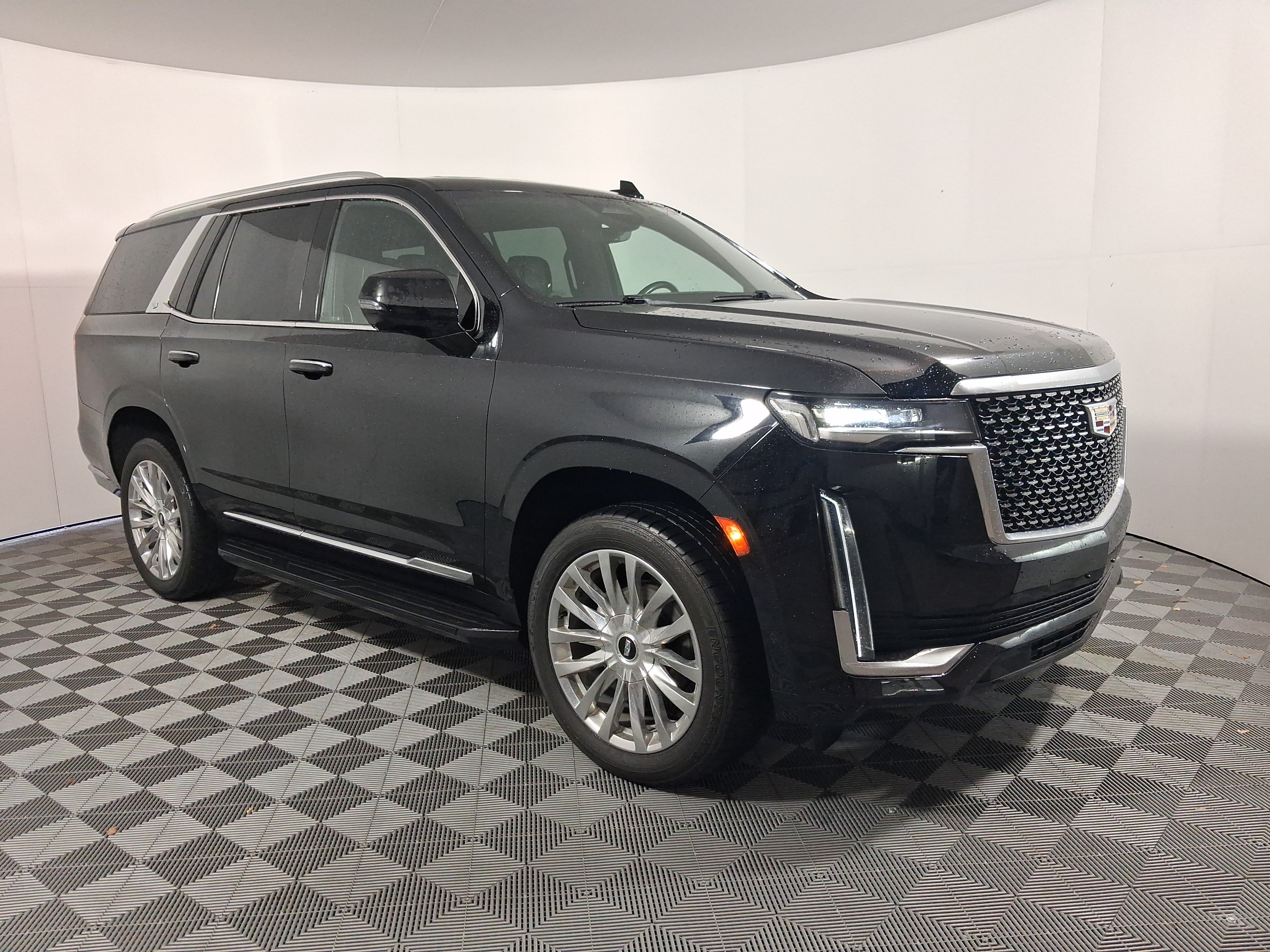 Used 2022 Cadillac Escalade Premium Luxury AWD/4WD image 2