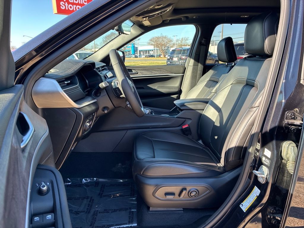 New 2024 Jeep Grand Cherokee Limited 4xe w/ Luxury Tech Group II AWD/4WD image 18