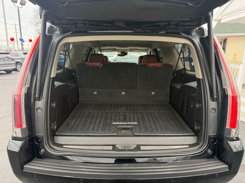 Used 2015 Cadillac Escalade ESV Luxury image 46