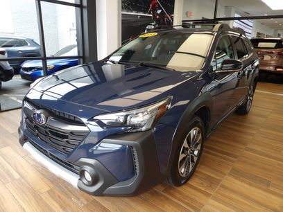 Used 2023 Subaru Outback Limited w/ Tech Package 2