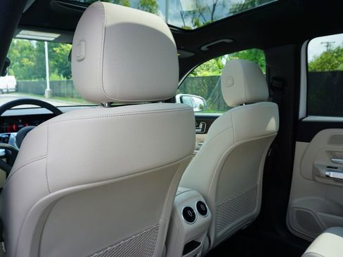 New 2025 Mercedes-Benz GLB 250 4MATIC image 15