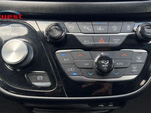 Used 2019 Chrysler Pacifica Touring Plus w/ Advanced Safetytec Group FWD image 30