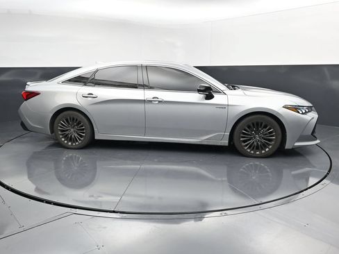 Used 2020 Toyota Avalon XSE FWD image 9