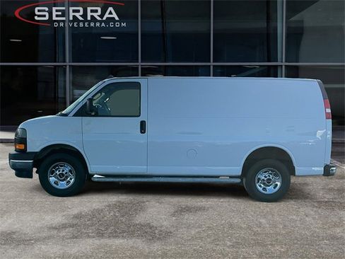 Used 2023 GMC Savana 2500 image 2