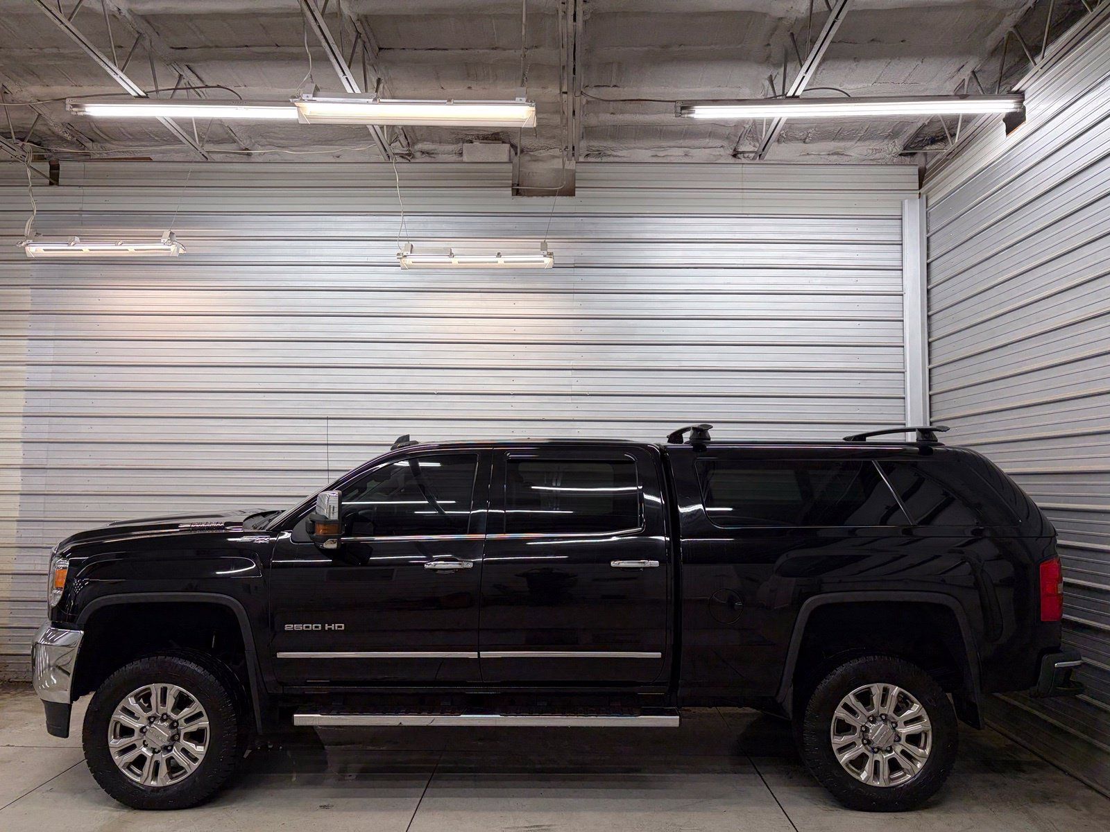 Used 2019 GMC Sierra 2500 SLT w/ Duramax Plus Package AWD/4WD image 8