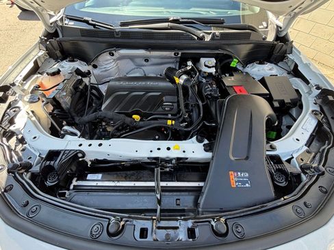 Used 2025 Buick Envista Sport Touring image 32