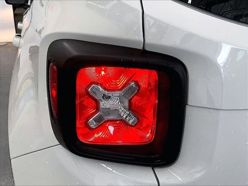 Used 2023 Jeep Renegade Latitude AWD/4WD image 31