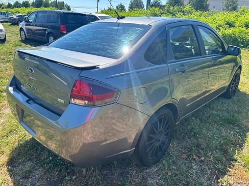 Used 2010 Ford Focus SES FWD image 5