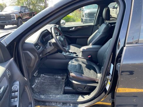 Used 2023 Ford Escape ST-Line Elite w/ Premium Technology Package AWD/4WD image 9