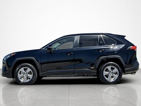 Certified 2022 Toyota RAV4 LE AWD/4WD image 2