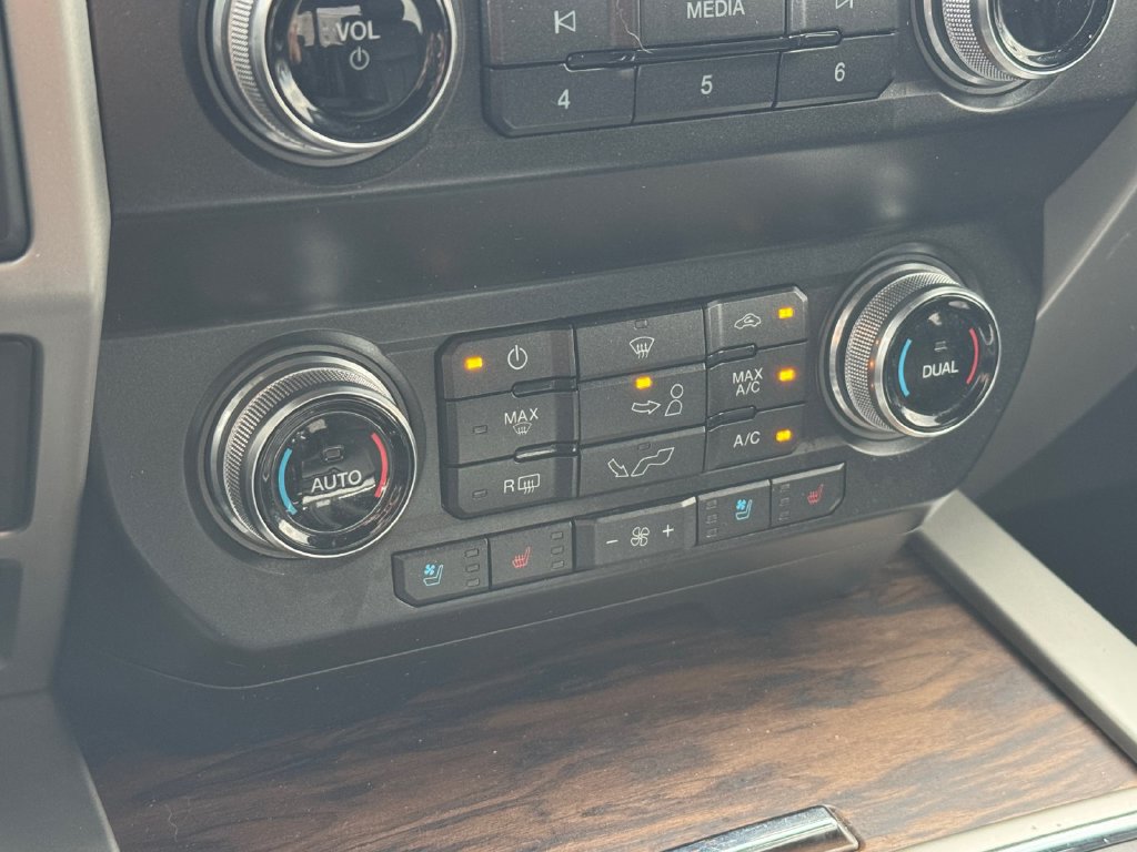 Used 2019 Ford F150 Lariat w/ Equipment Group 502A Luxury AWD/4WD image 23