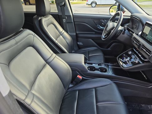 Certified 2022 Lincoln Corsair AWD w/ Equipment Group 101A image 10