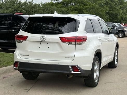 Used 2019 Toyota Highlander Limited FWD image 4