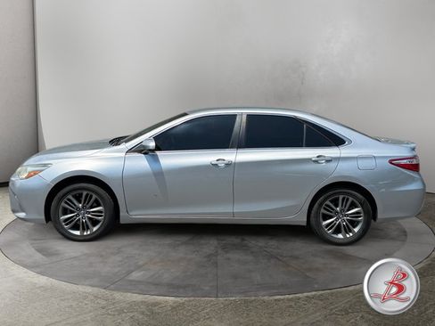 Used 2017 Toyota Camry SE FWD image 4