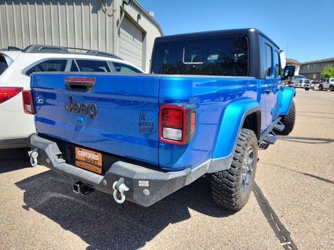 Certified 2023 Jeep Gladiator Willys AWD/4WD image 2