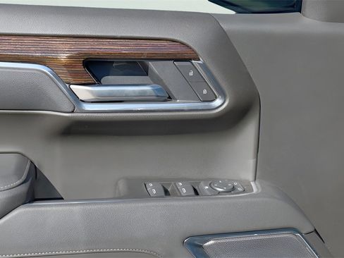 New 2025 GMC Sierra 1500 Elevation image 19