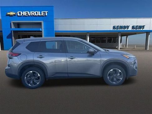 Used 2025 Nissan Rogue SV FWD image 3