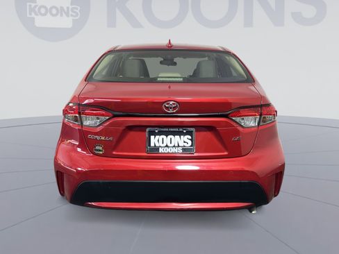 Used 2021 Toyota Corolla LE image 4