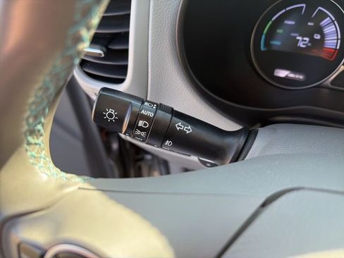 Used 2018 Kia Soul EV + w/ Sun & Fun Package image 42