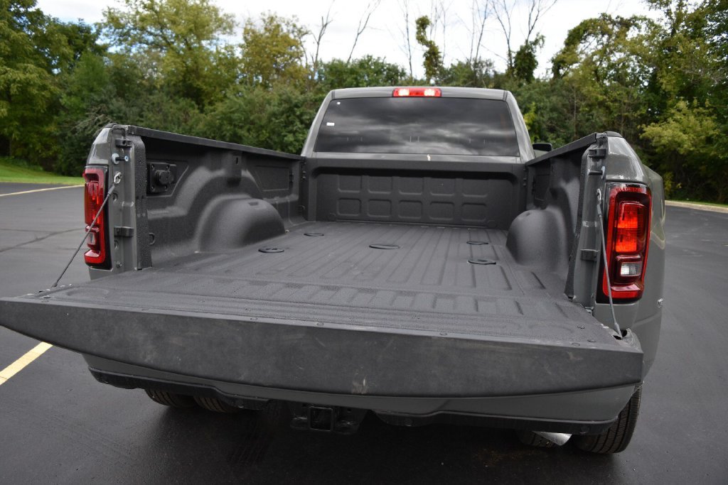 New 2026 RAM 3500 Big Horn AWD/4WD image 32