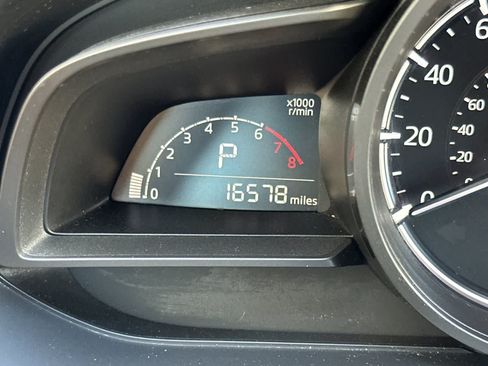 Used 2018 MAZDA MAZDA3 Touring FWD image 25