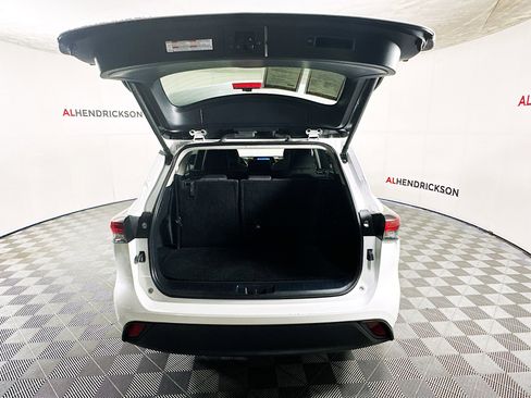 Used 2024 Toyota Highlander LE image 31