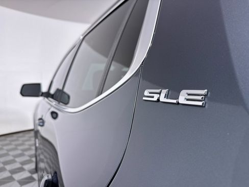 Used 2019 GMC Acadia SLE FWD image 24