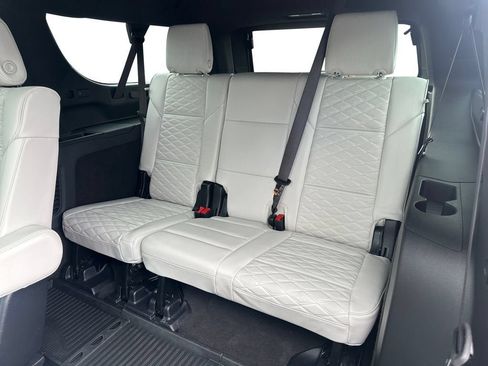 Certified 2025 Cadillac Escalade ESV Premium Luxury Platinum AWD/4WD image 29