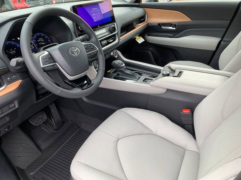 New 2026 Toyota Grand Highlander Platinum image 10