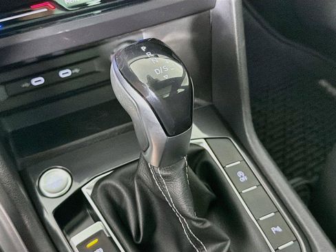 Used 2023 Volkswagen Tiguan SE R-Line FWD image 15